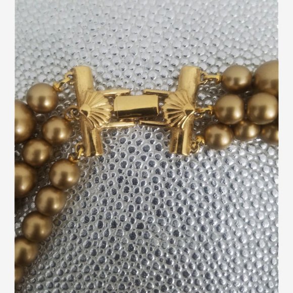 Vtg Richelieu 3 Strand Gold Pearl Bead Necklace - Picture 3 of 4